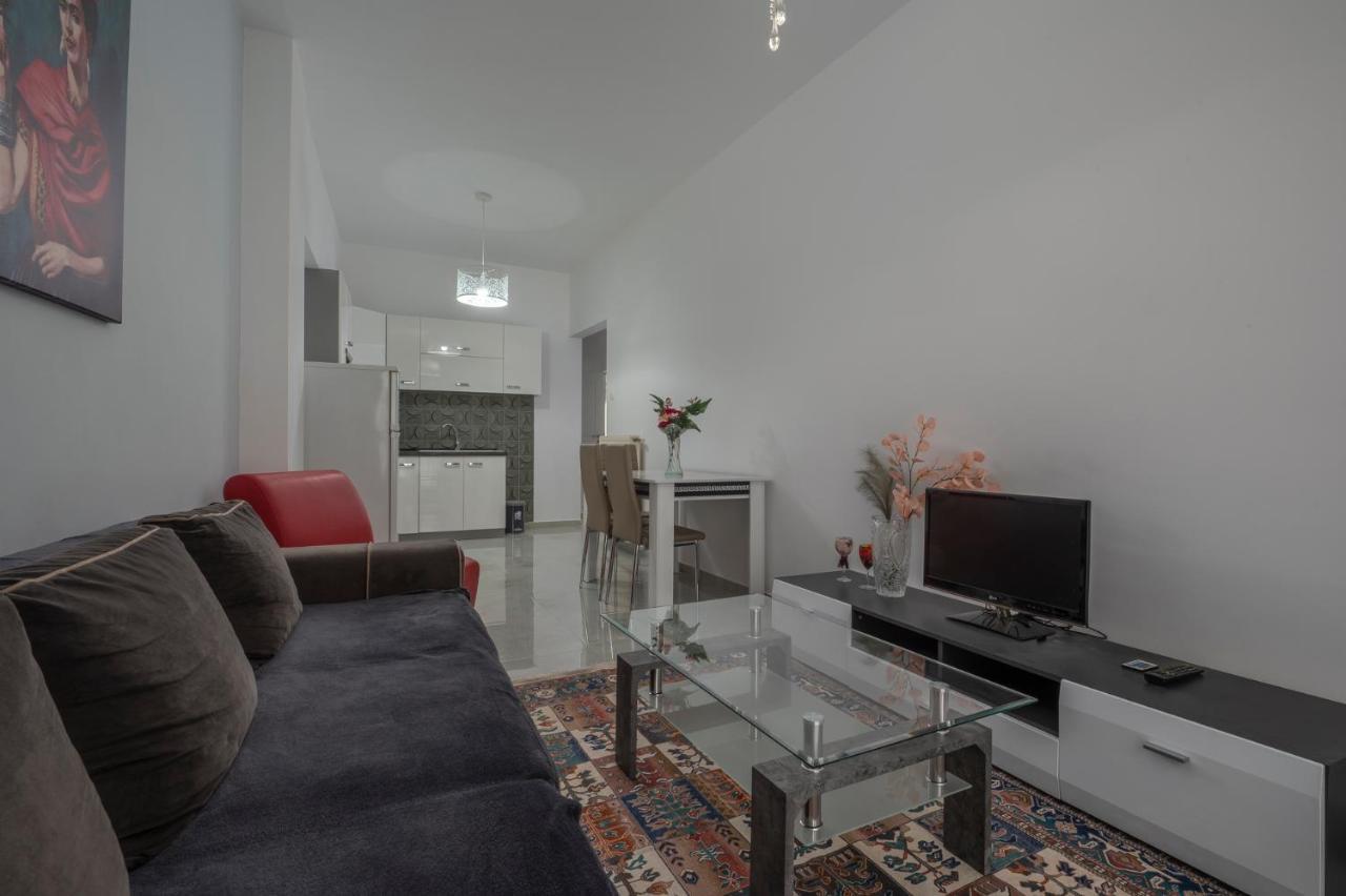 Kosmos Service Apartment City Center 3 With Additional Cost Parking เทสซาโลนิกิ ภายนอก รูปภาพ